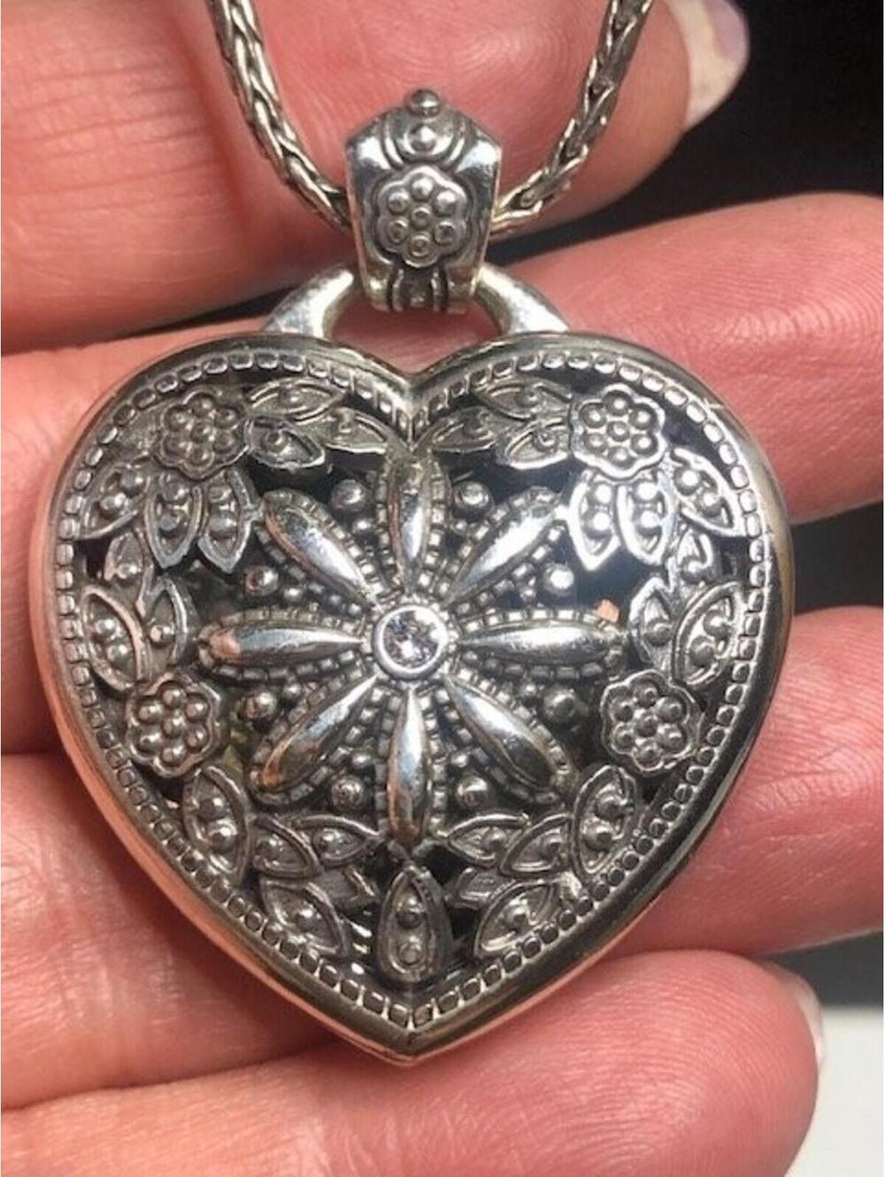 9859 Brighton Heart Locket Pendant Necklace Floral Filigree Design 30-32"